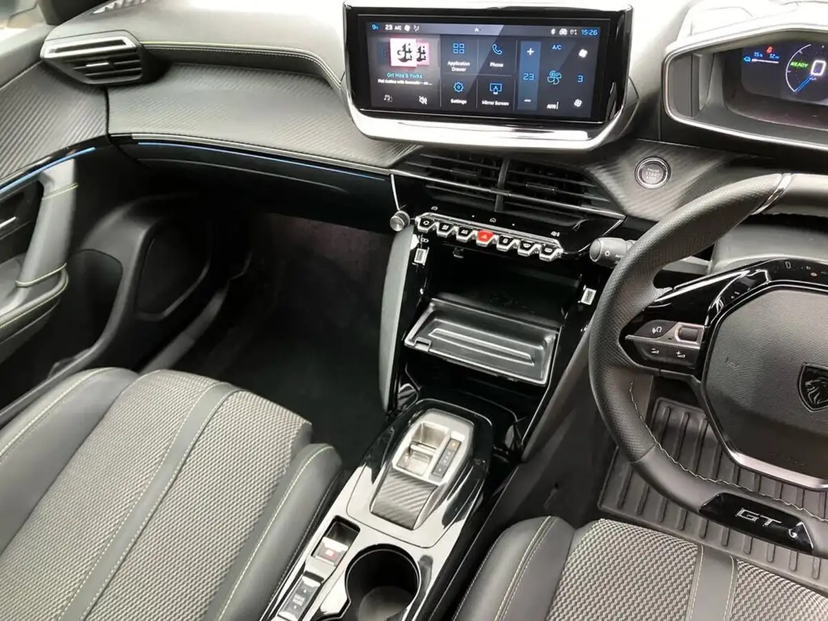 2024-peugeot-2008-suv-e-gt-136ps-50kwh-big-17