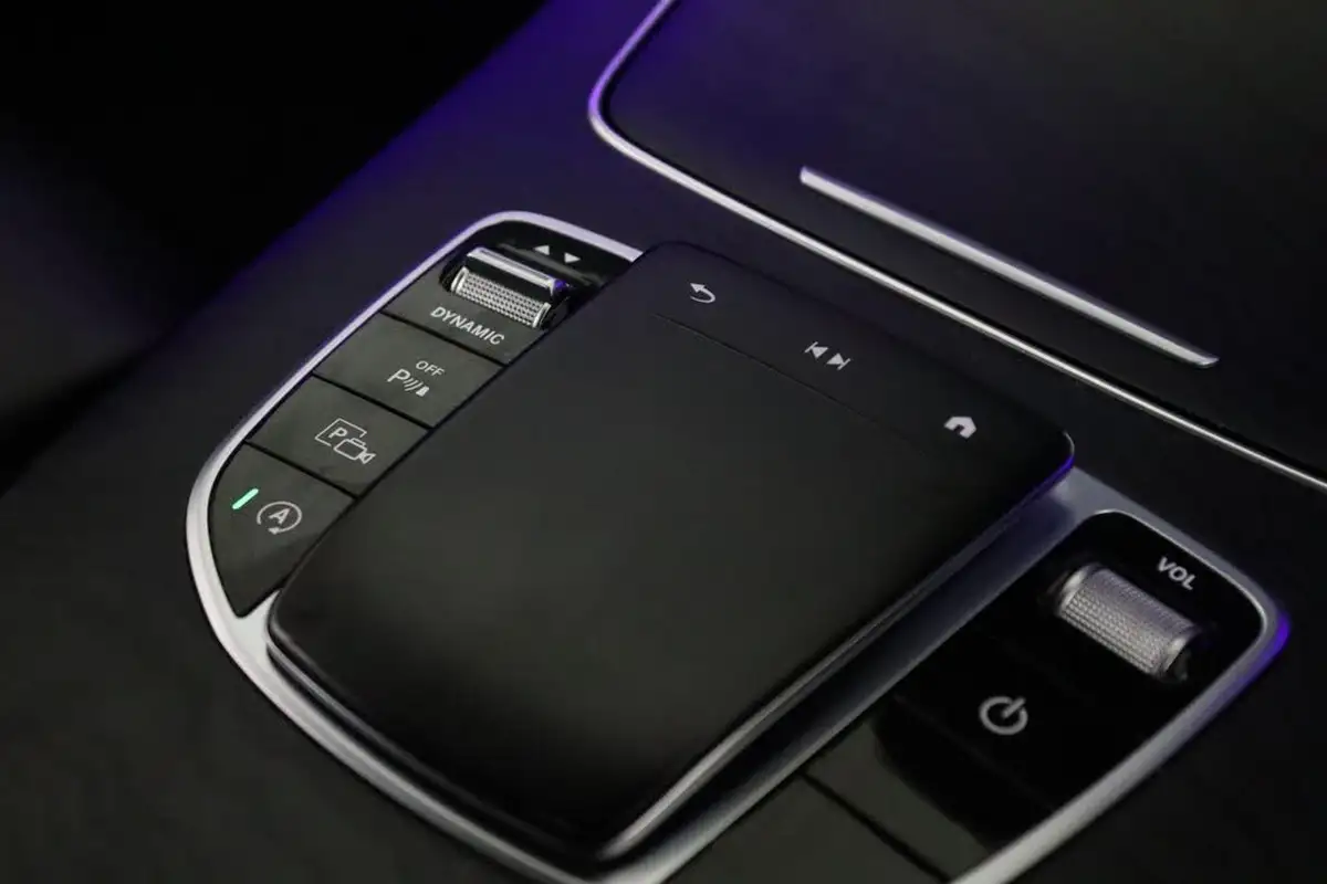 2022-mercedes-benz-e-class-20-e200-amg-line-211ps-saloon-4d-big-26