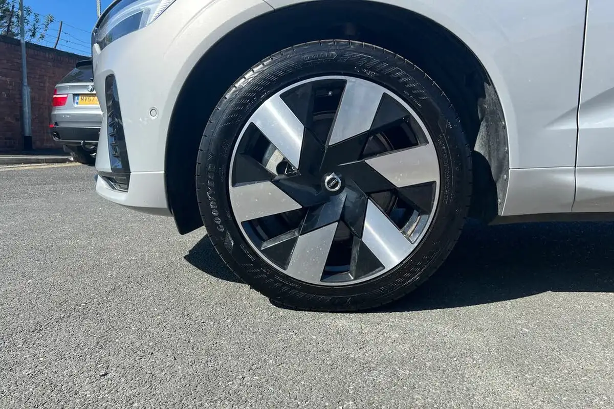 2024-volvo-xc60-20-b5-plus-big-4