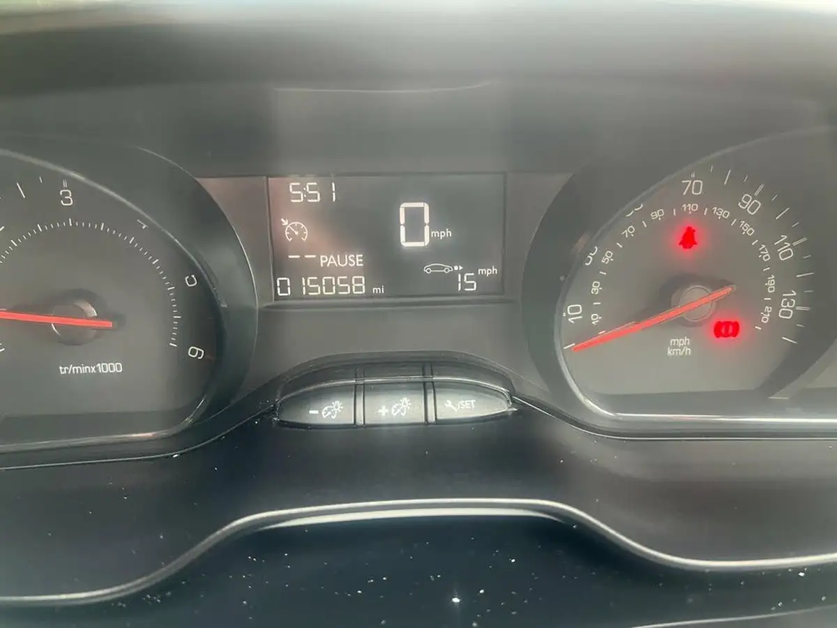 2015-peugeot-208-14td-access-68bhp-3d-big-2