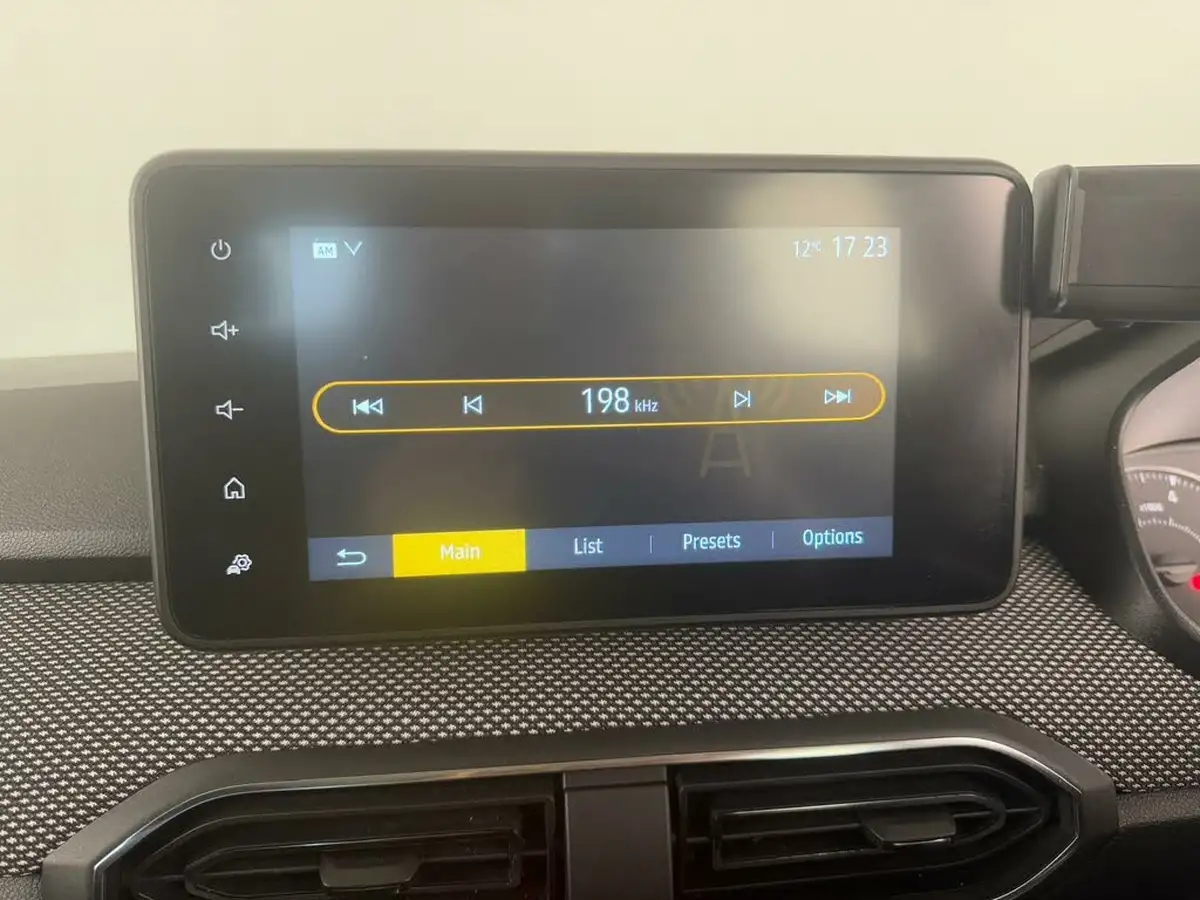 2021-dacia-sandero-10-tce-comfort-90bhp-big-45