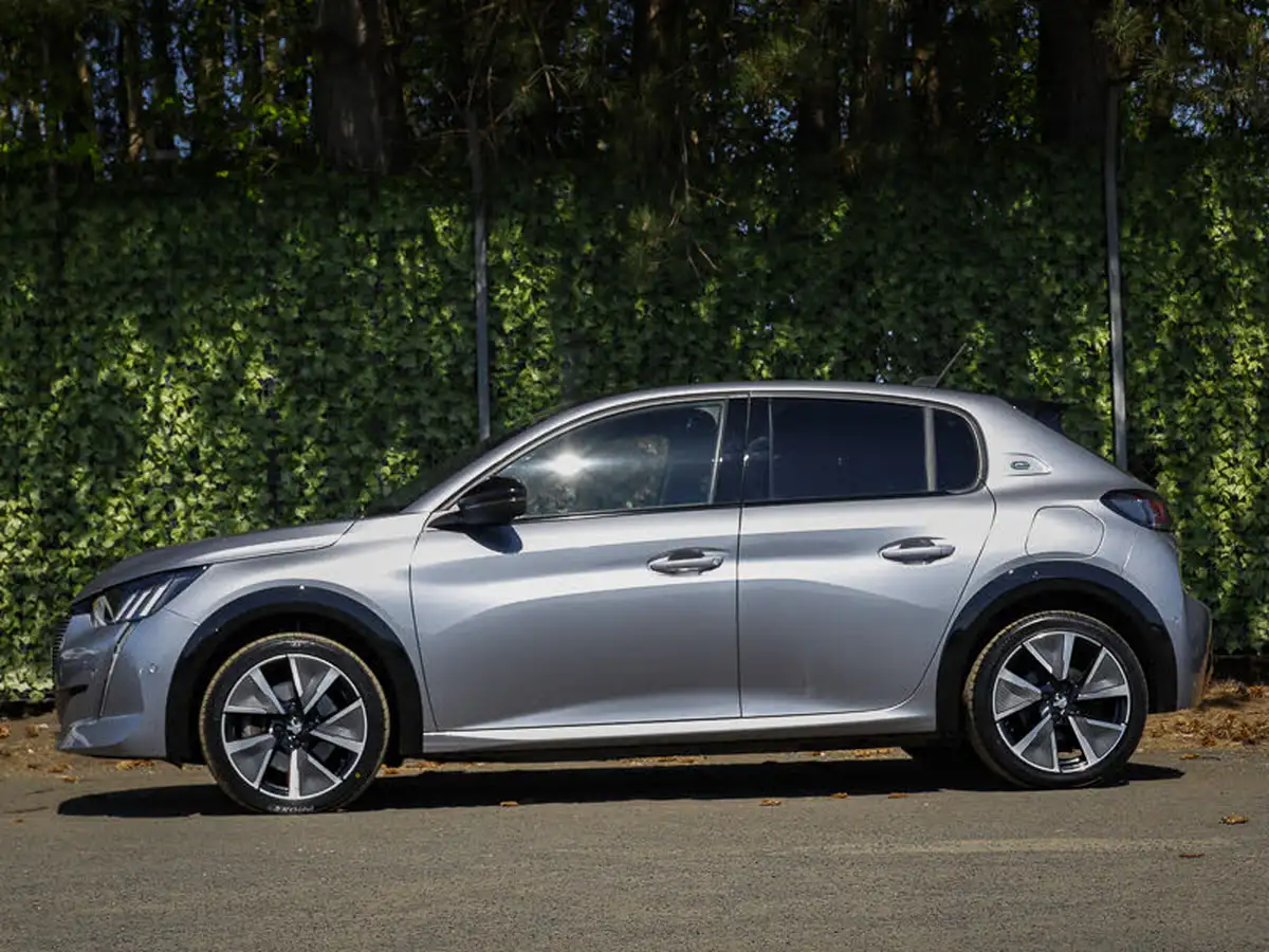 2022-peugeot-208-e-gt-premium-big-3