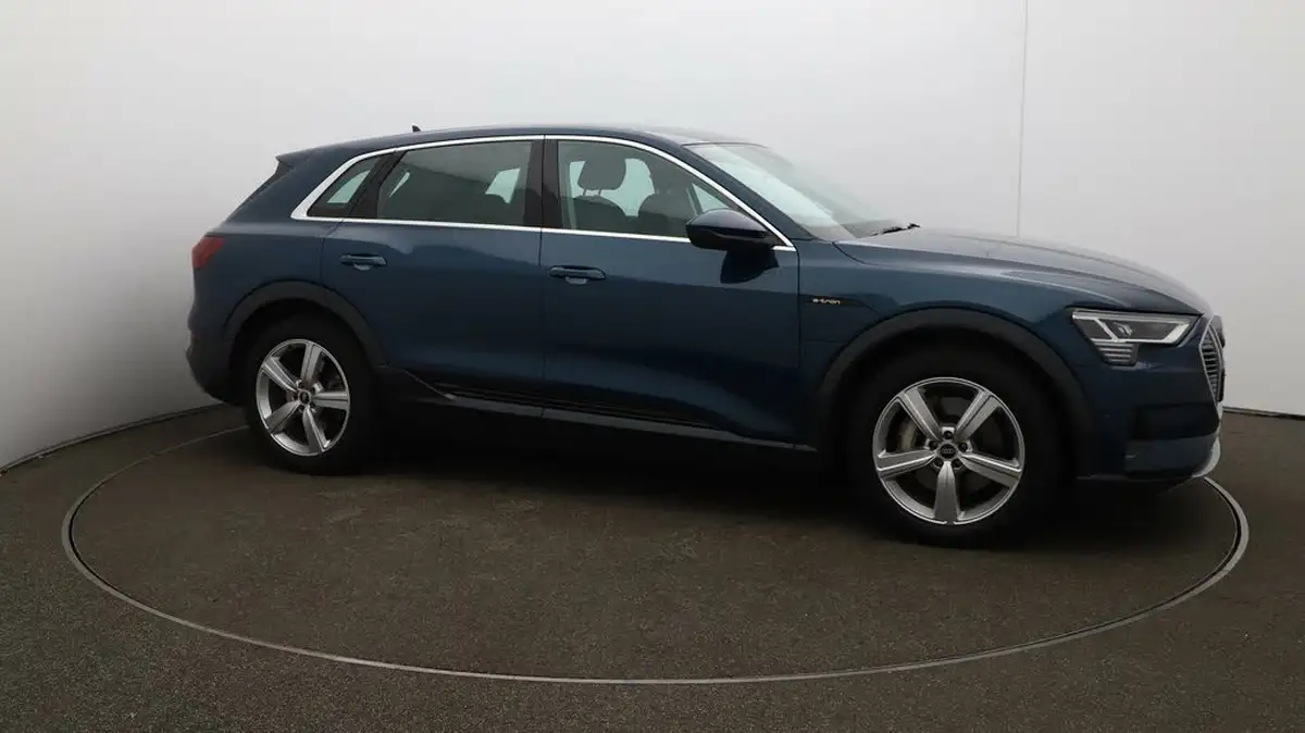 2022-audi-e-tron-55e-technik-station-wagon-big-38
