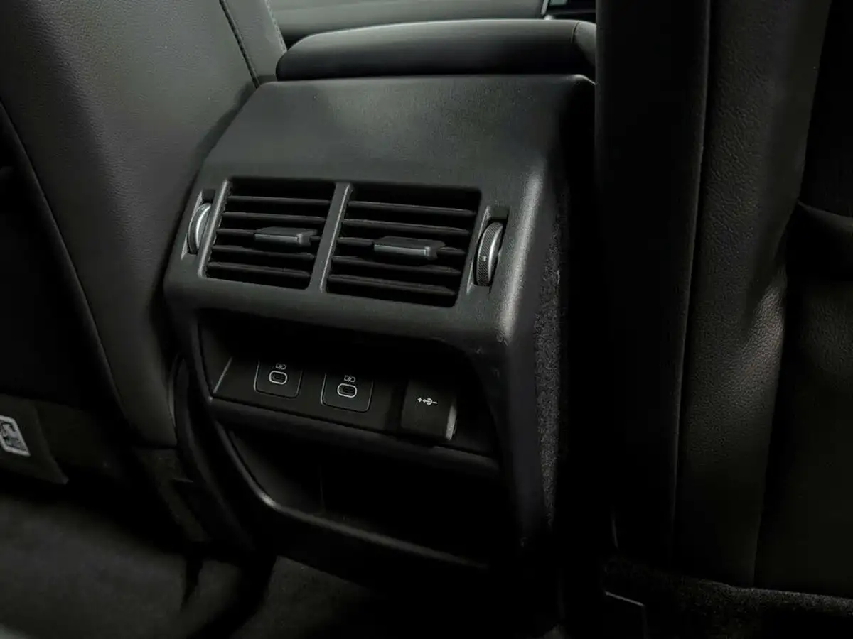 2024-land-rover-discovery-sport-15-p300e-dynamic-se-big-33