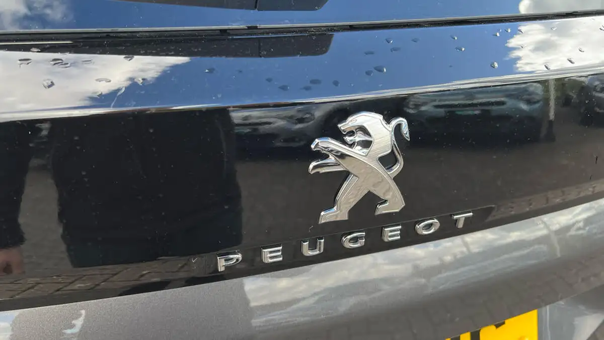 2024-peugeot-3008-suv-12-puretech-gt-136ps-hybrid-e-dsc6-big-25