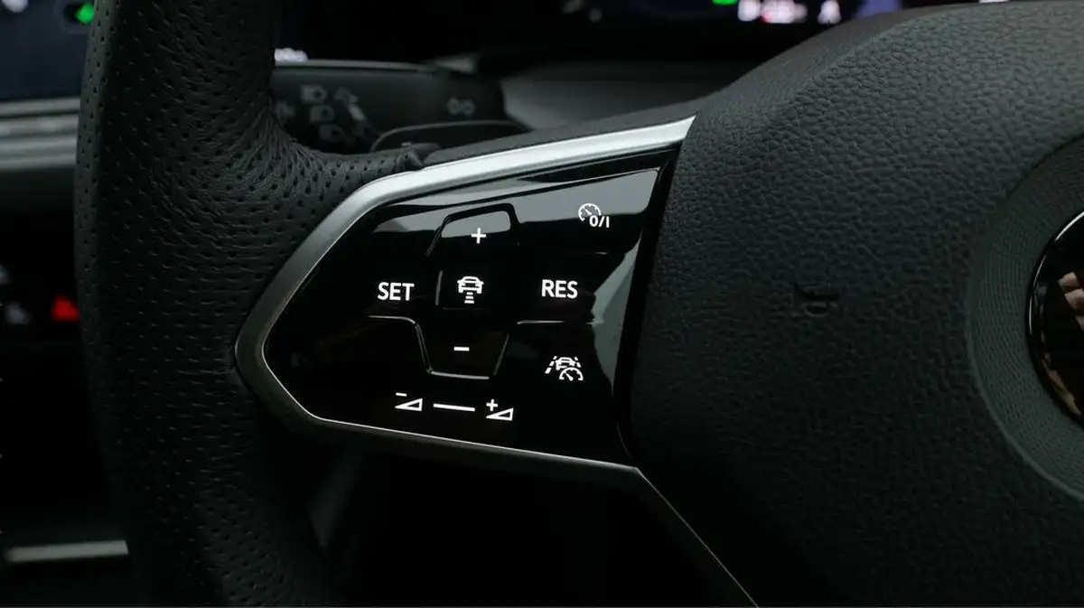2022-volkswagen-golf-20-tsi-gti-dsg-big-23