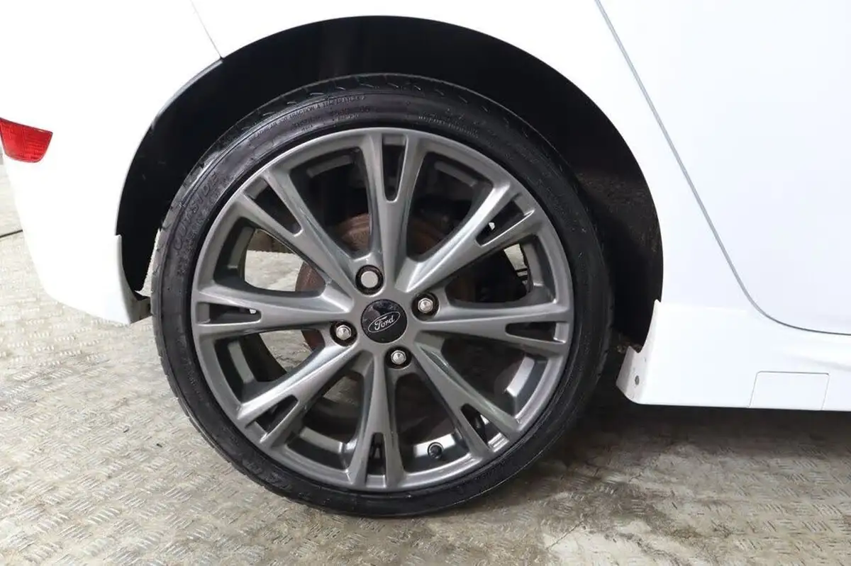 2017-ford-fiesta-10t-st-line-100ps-5d-big-11