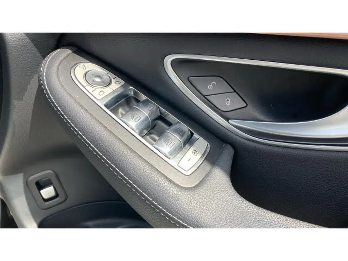 2022-mercedes-benz-eqc-e-eqc-400-amg-line-premium-big-34