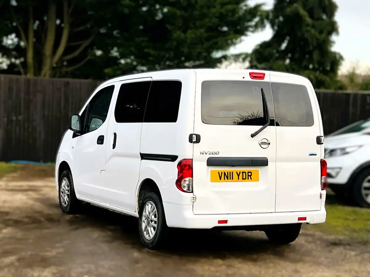 2011-nissan-nv200-15td-se-85bhpeuro-5-combi-5seater-big-11