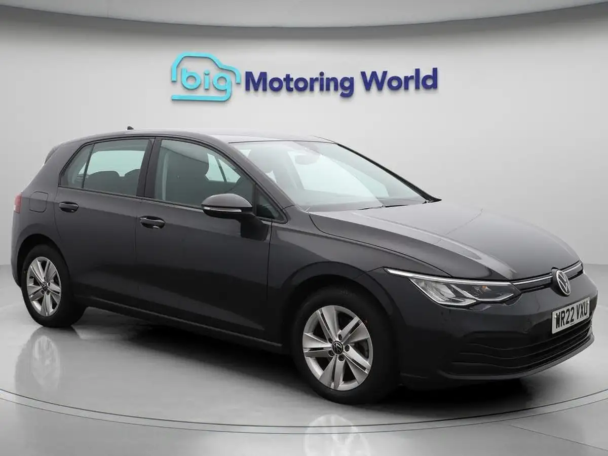 2022-volkswagen-golf-15-tsi-life-130ps-hatchback-big-0