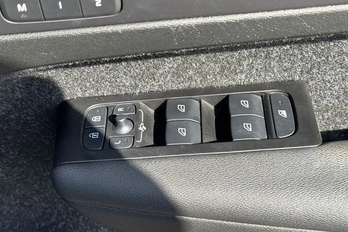 2021-volvo-xc40-15-t3-inscription-163bhp-geartronic-big-32