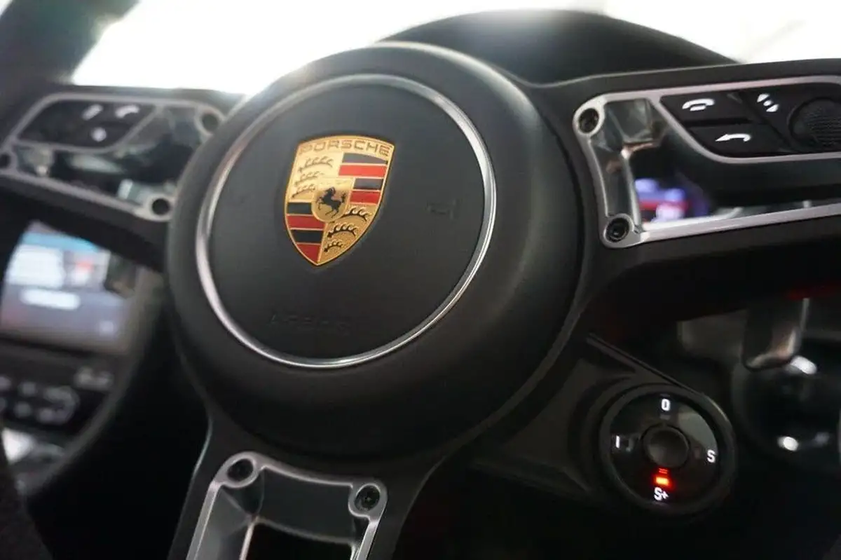 2018-porsche-911-30-carrera-gts-coupe-pdk-big-37