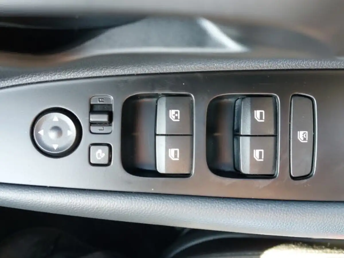2022-hyundai-bayon-10-t-gdi-se-connect-big-11