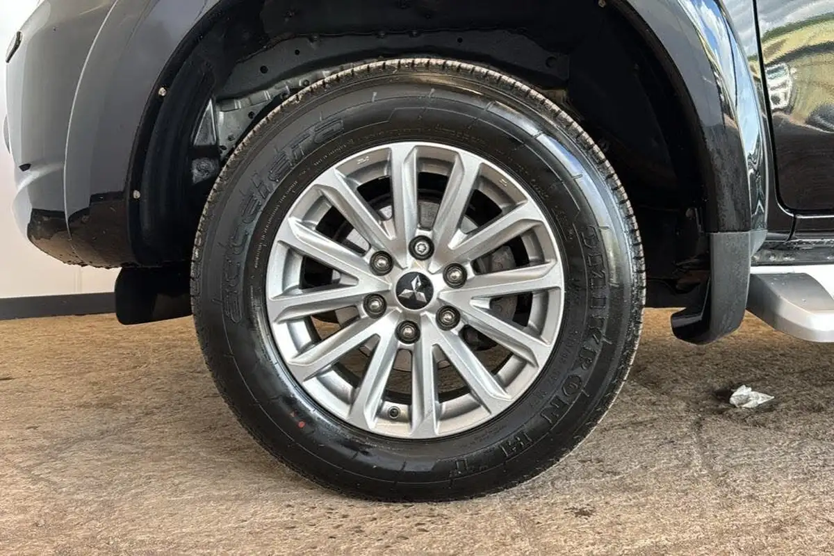 2019-mitsubishi-l200-24di-d-barbarian-eu6-big-39