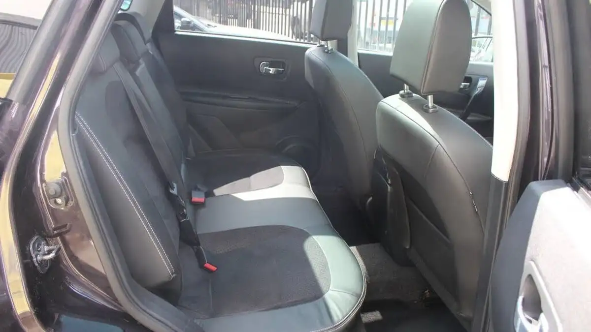 2013-nissan-qashqai-16-360-cvt-big-10