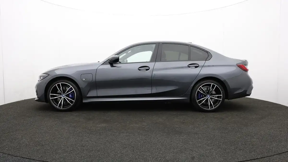 2022-bmw-3-series-20-330e-m-sport-pro-pack-saloon-4d-big-62