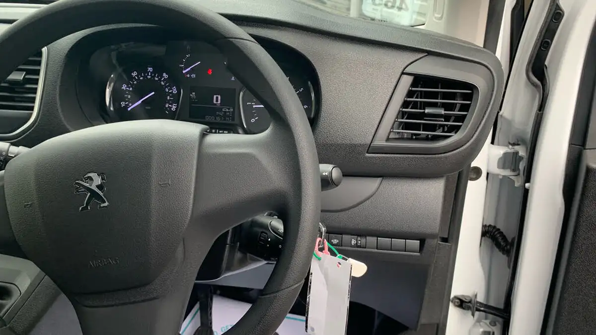 2023-peugeot-expert-15-bluehdi-professional-premium-standard-1000-big-23