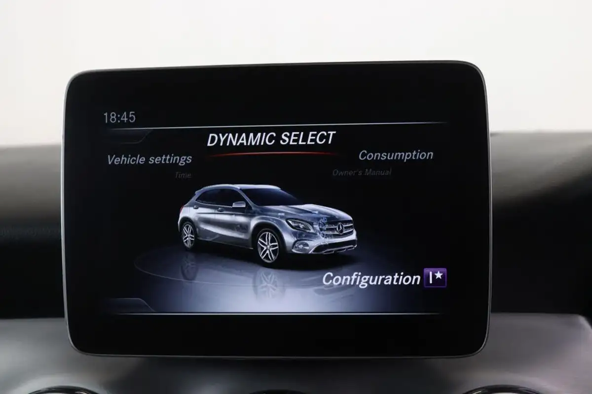 2018-mercedes-benz-gla-class-16-gla-200-amg-line-156ps-executive-big-36