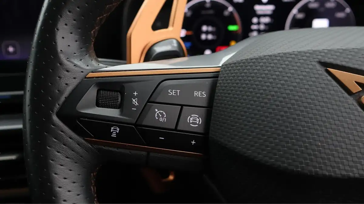 2021-cupra-formentor-14-e-hybrid-vz1-big-23