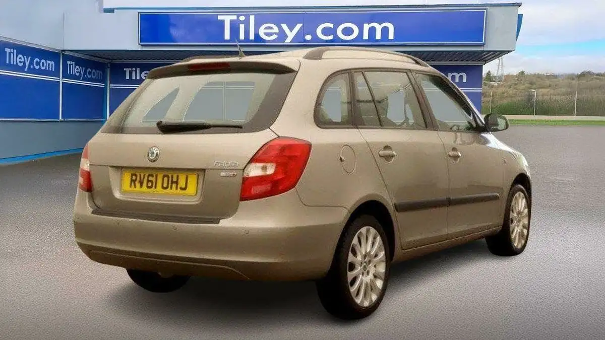 2011-skoda-fabia-12-elegance-105ps-hatchback-1197cc-dsg-big-5