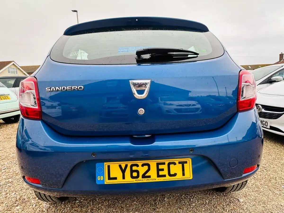 2013-dacia-sandero-15d-laureate-big-4