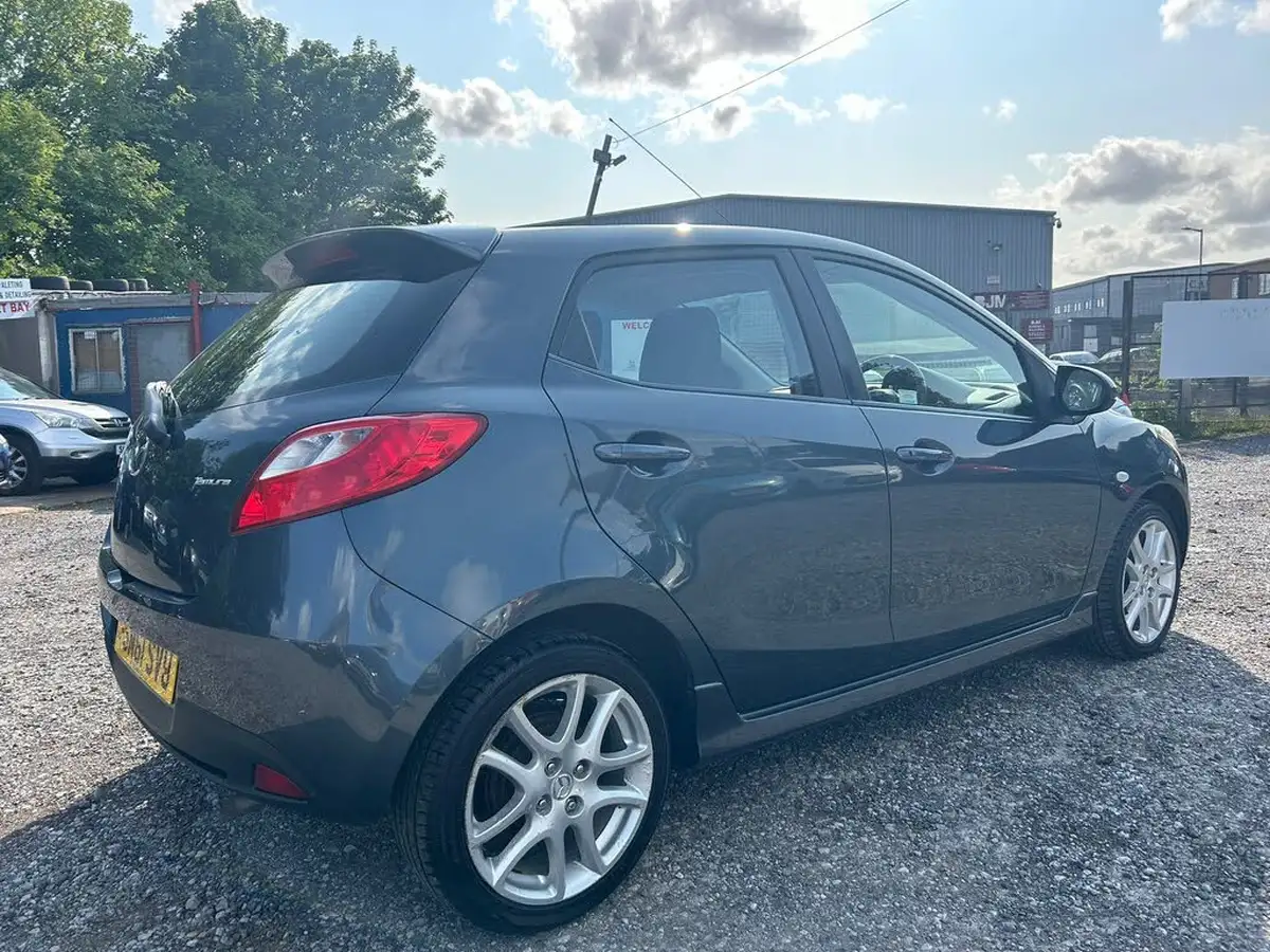 2011-mazda-mazda2-13-tamura-5d-big-6