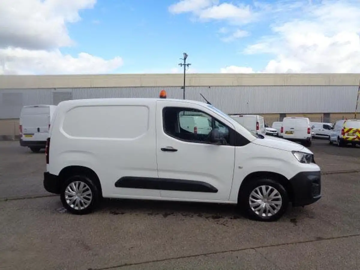 2021-peugeot-partner-15-bluehdi-1000-professional-100ps-eu6dt-panel-big-1