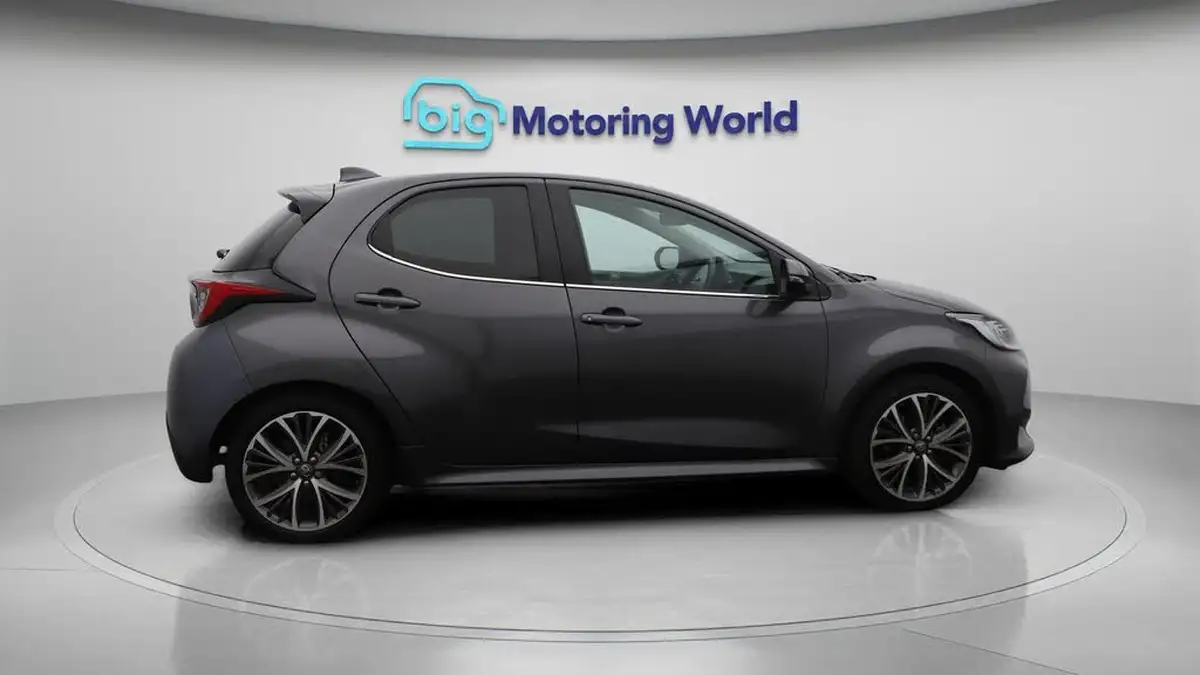 2022-toyota-yaris-15-vvt-i-excel-big-8