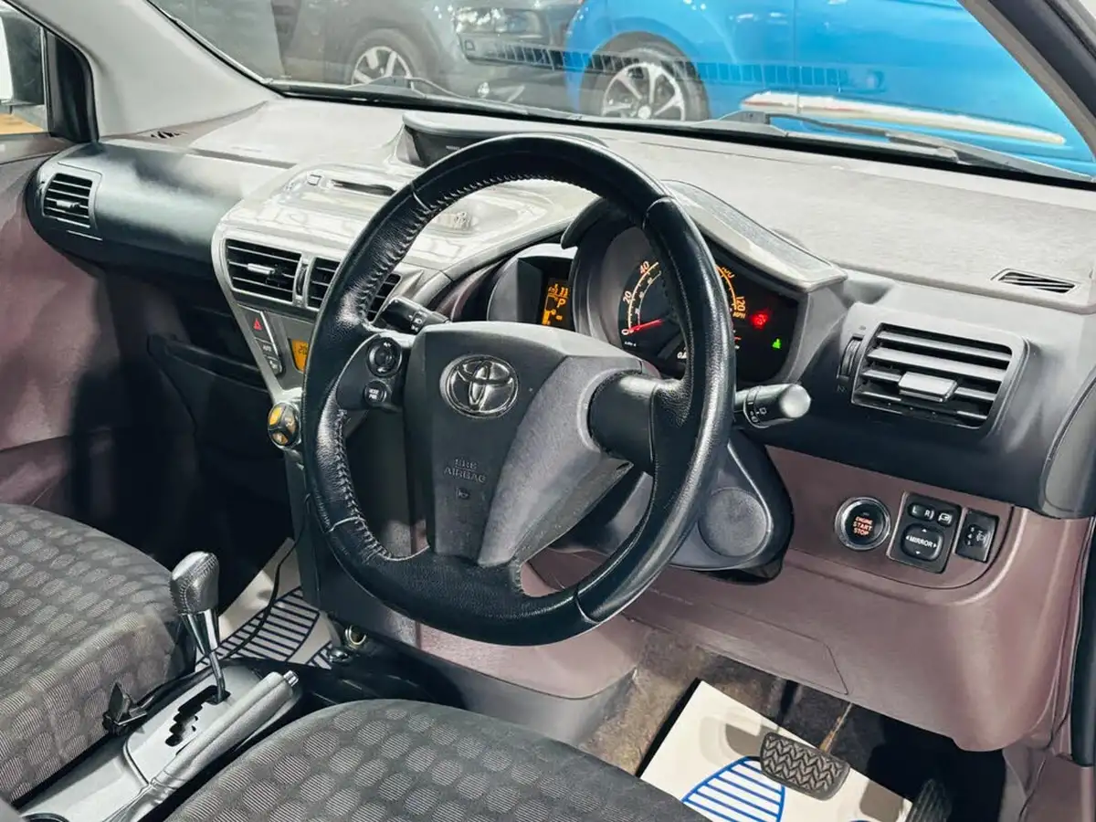 2009-toyota-iq-10-2-multidrive-big-10