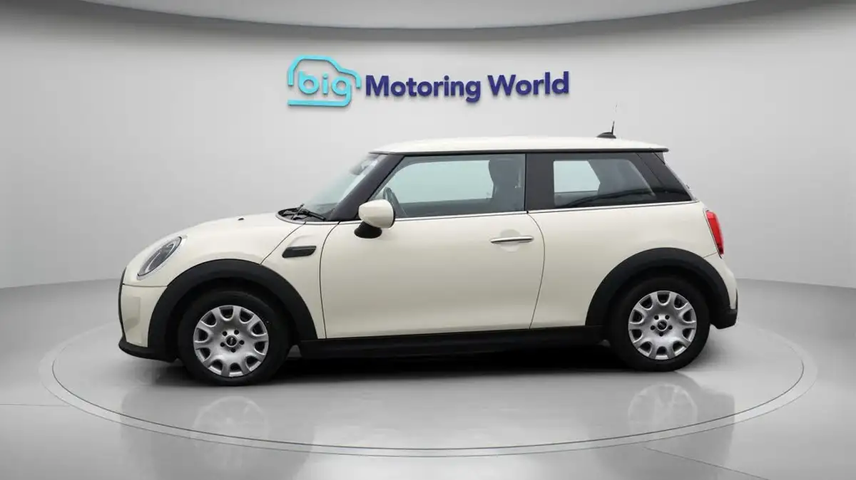 2021-mini-cooper-15-one-classic-3d-big-4
