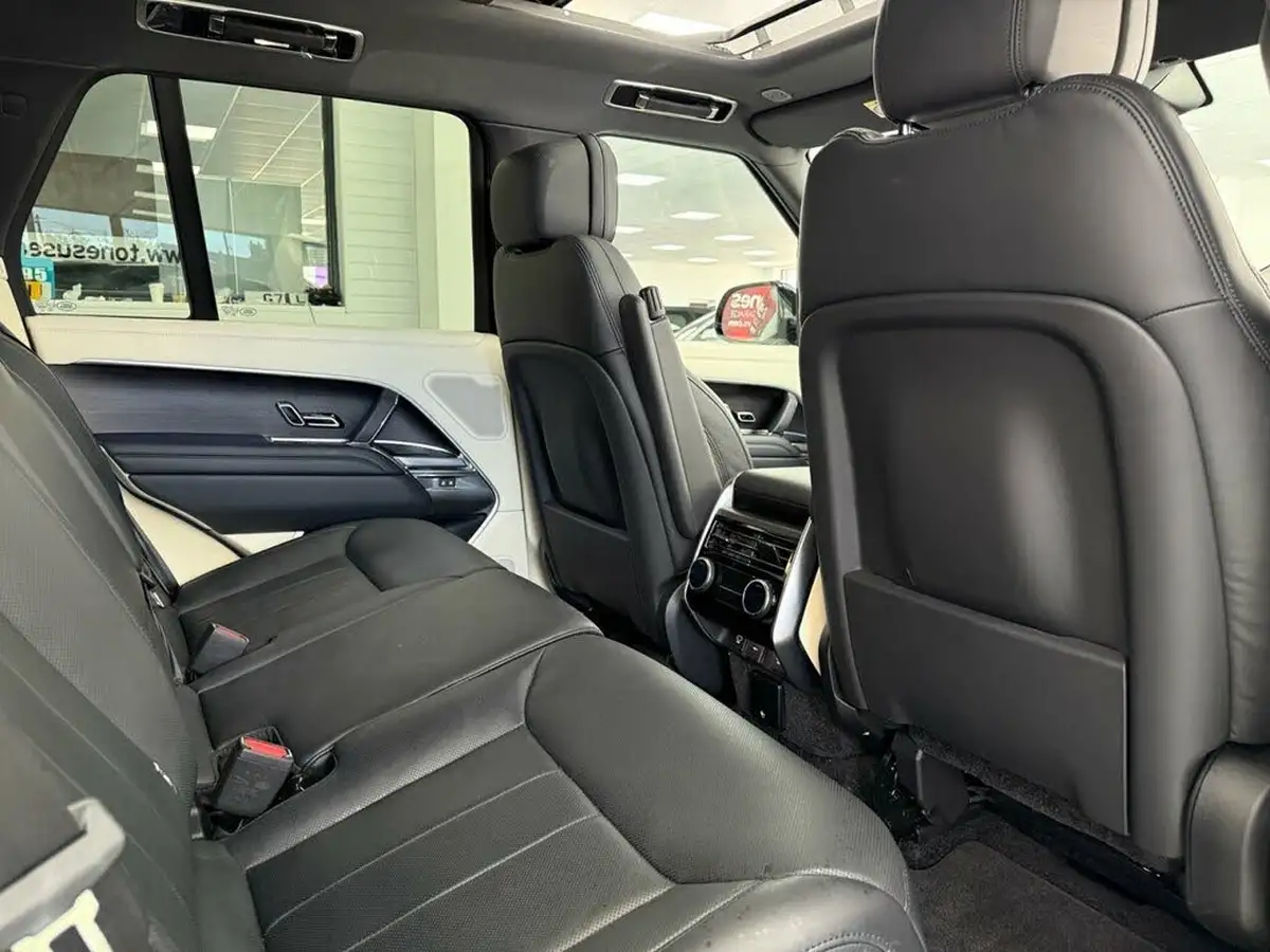 2022-land-rover-range-rover-30-d350-hse-big-7