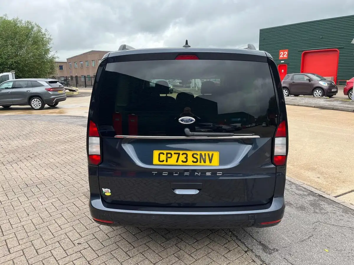 2024-ford-tourneo-connect-15-titanium-115ps-auto-big-8