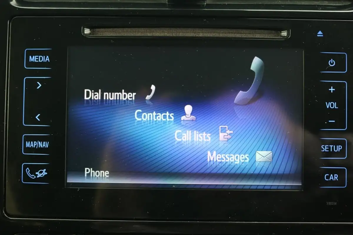 2018-toyota-prius-18-vvt-i-active-ss-big-11