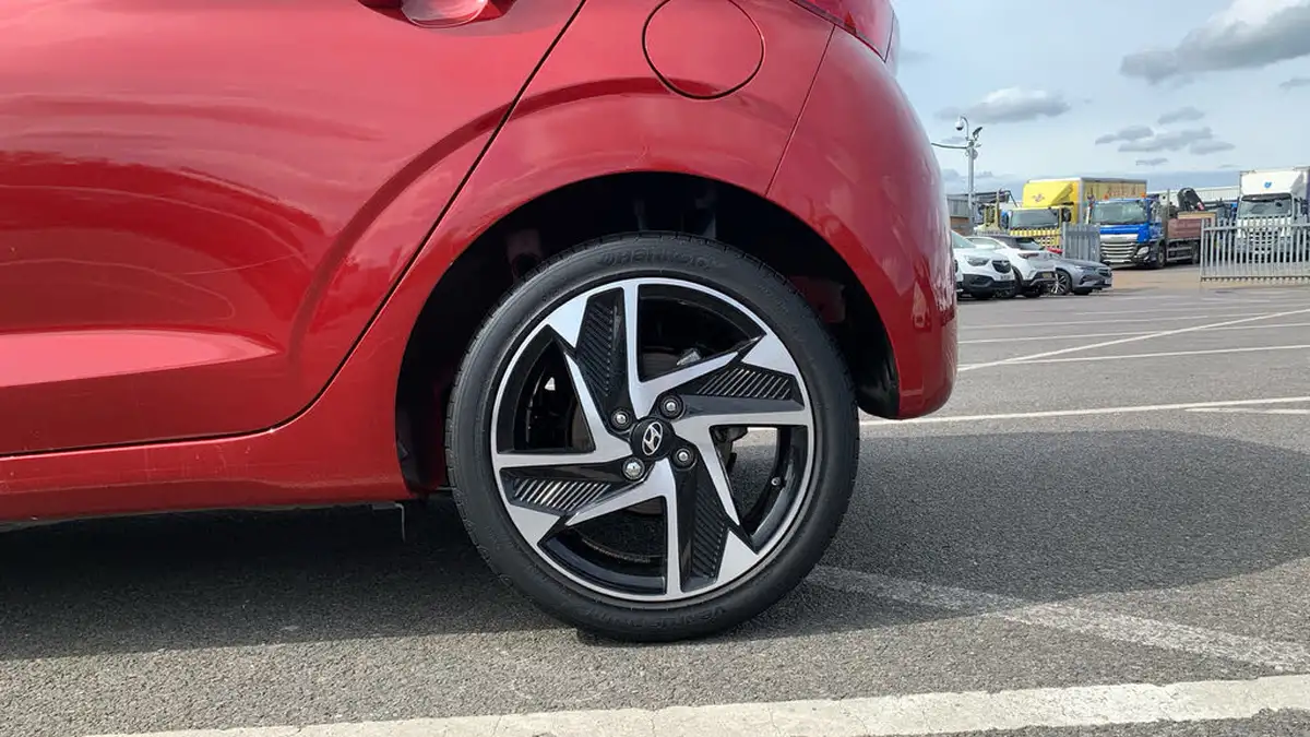 2022-hyundai-i10-12-premium-big-13