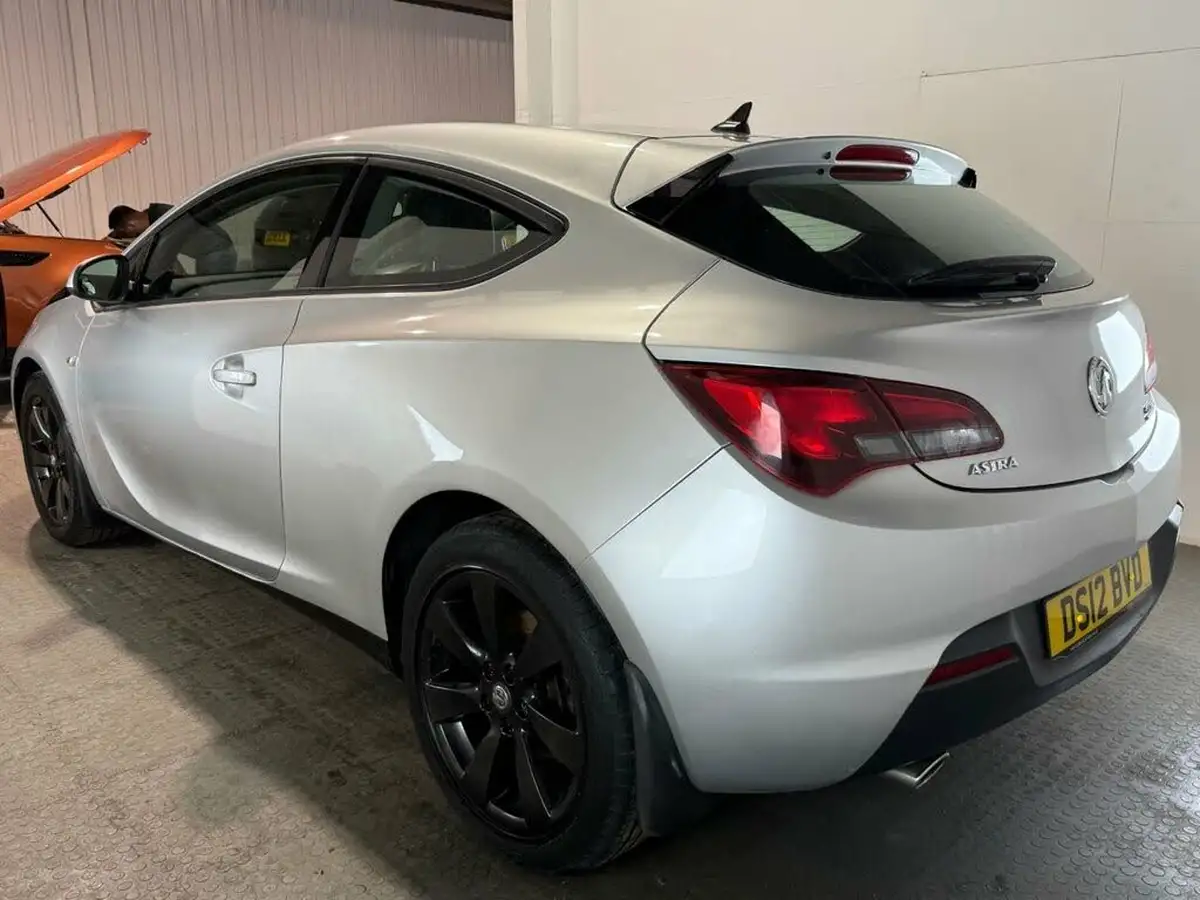 2012-vauxhall-astra-gtc-14-sport-140ps-ss-big-4