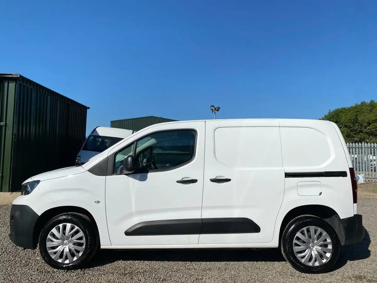 2021-peugeot-partner-15-bluehdi-1000-professional-100ps-eu6dt-panel-big-18