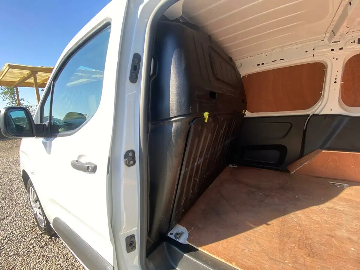 2021-peugeot-partner-15-bluehdi-1000-professional-100ps-eu6dt-panel-big-42