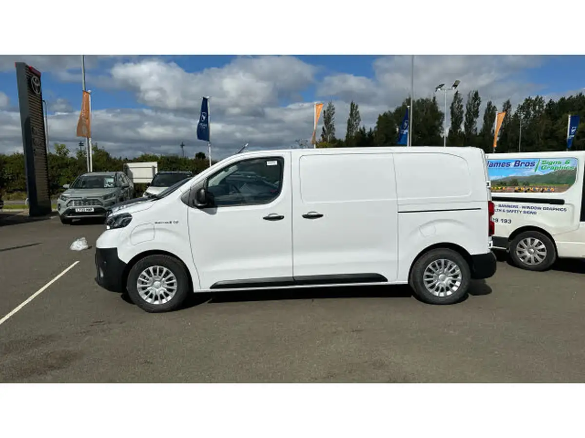 2024-toyota-proace-city-e-icon-l2-big-16