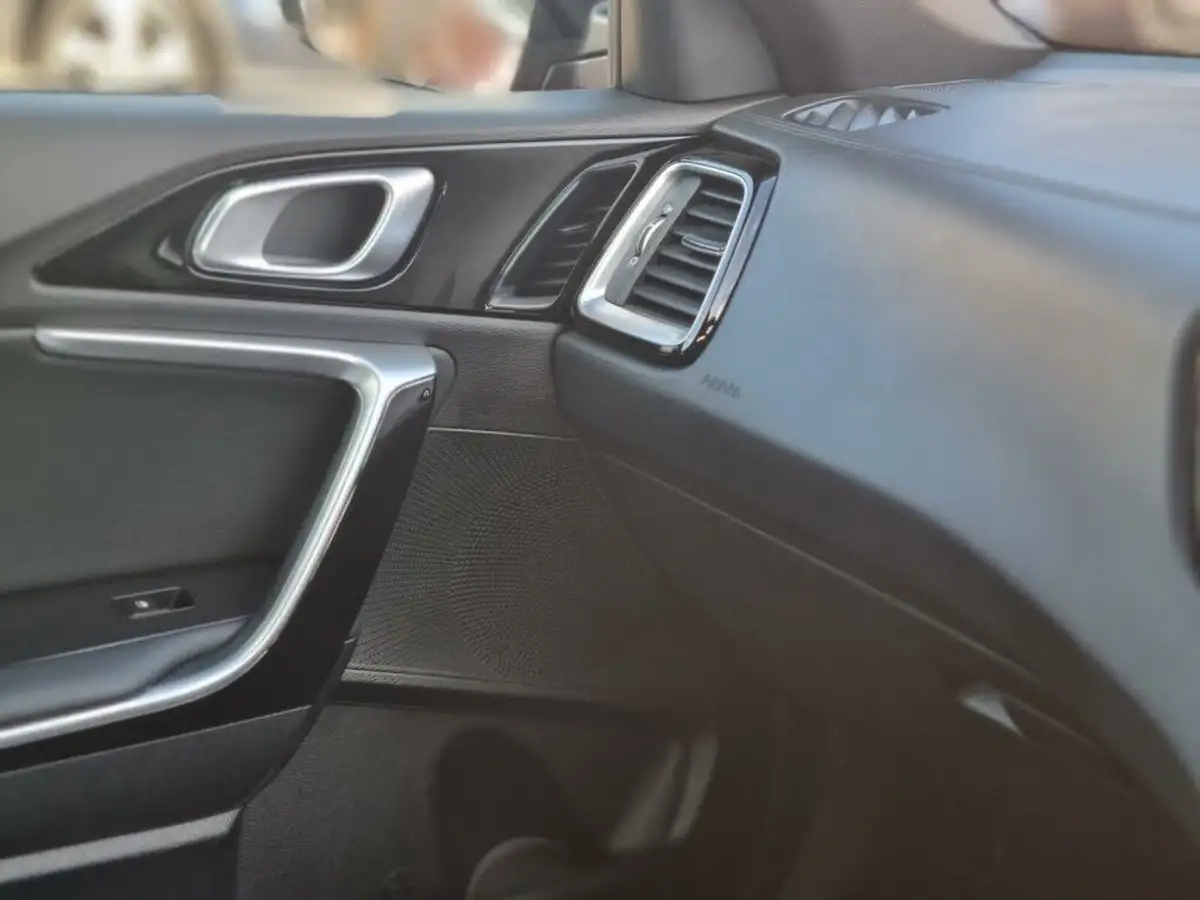2022-kia-ceed-15-t-gdi-gt-line-big-33
