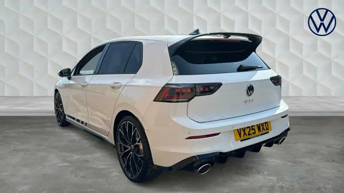 2025-volkswagen-golf-20-tsi-gti-clubsport-big-2