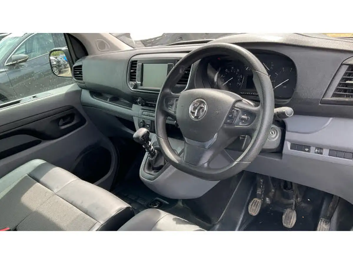 2020-vauxhall-vivaro-20td-3100-l2h1-elite-120pseu6dt-panel-big-10