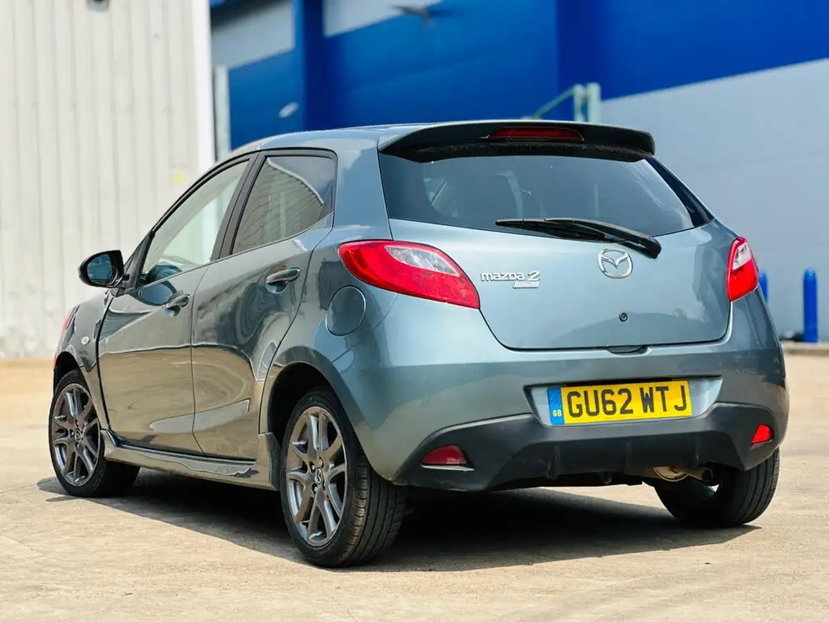 2012-mazda-mazda2-13-venture-big-4