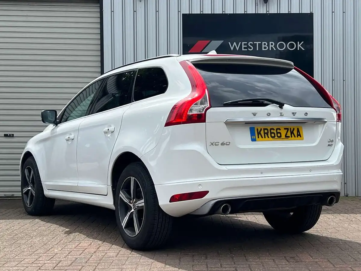 2016-volvo-xc60-24td-d5-r-design-geartronic-big-4