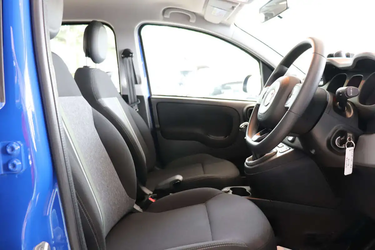 2020-fiat-panda-12-waze-big-18