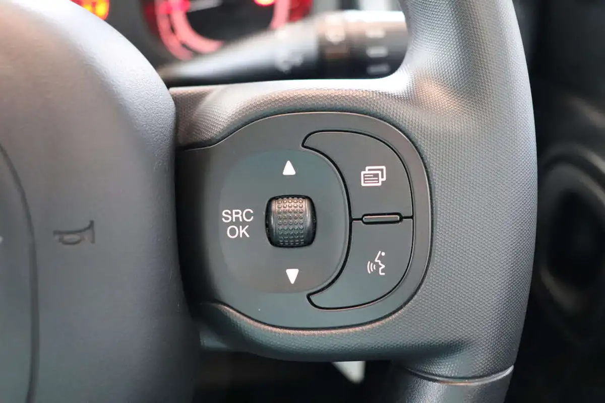 2020-fiat-panda-12-waze-big-46