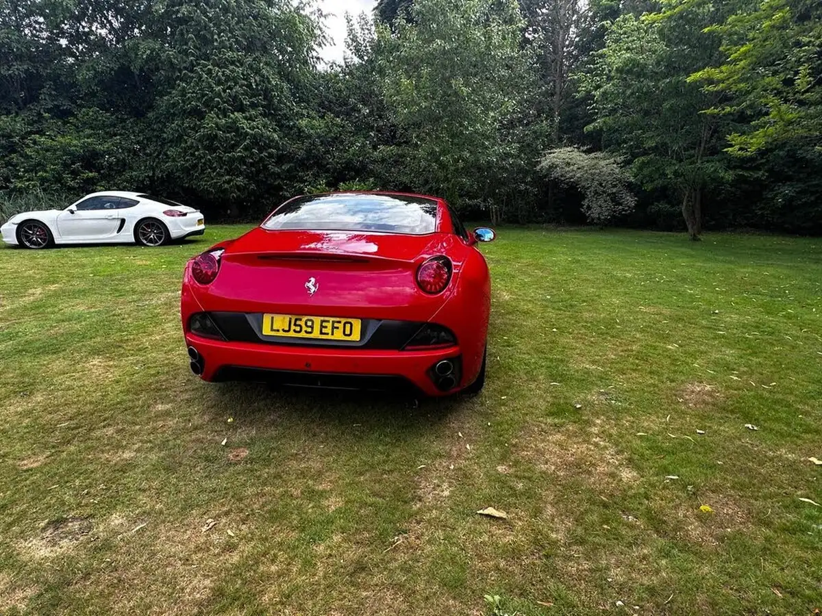 2010-ferrari-california-43-big-10