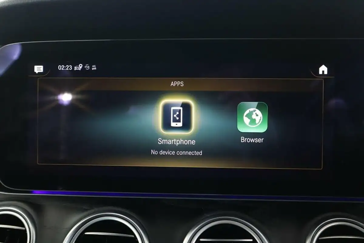 2020-mercedes-benz-e-class-20d-e300de-amg-line-eq-power-saloon-4d-big-38