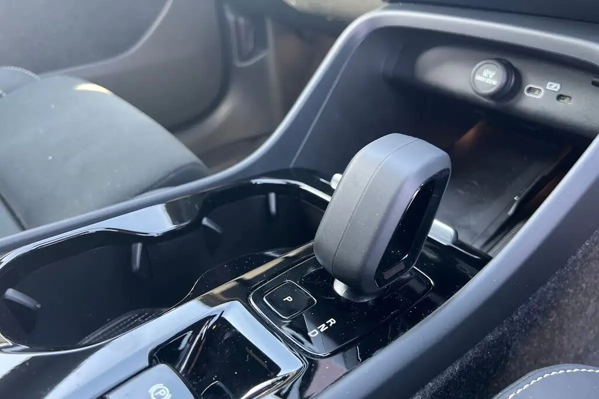 2024-volvo-xc40-20-b3-plus-big-12