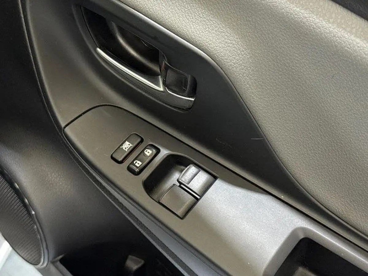 2020-toyota-yaris-15-vvt-i-icon-98bhp-hybrid-1497cc-e-cvt-big-16