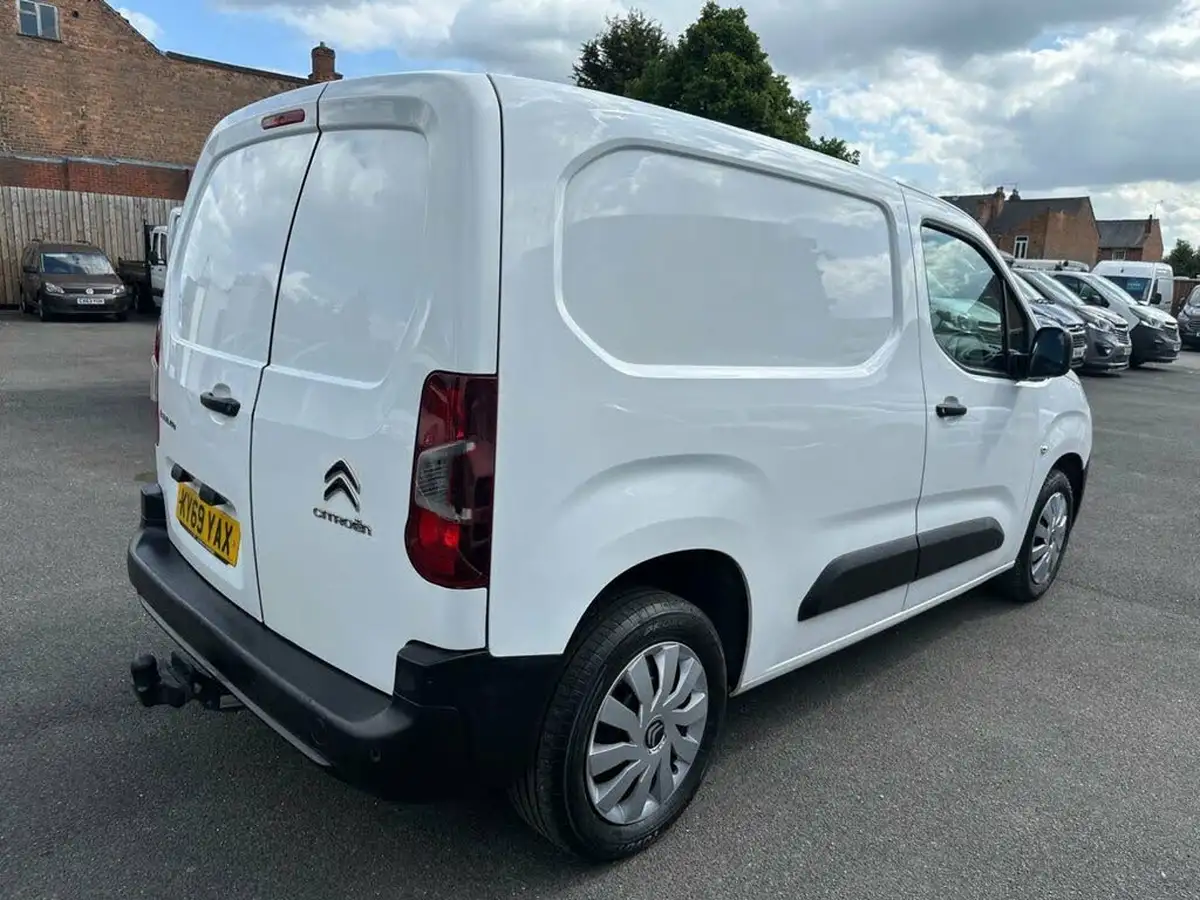 2019-citroen-berlingo-15bluehdi-1000-enterprise-100pseu6dt-e-panel-big-46